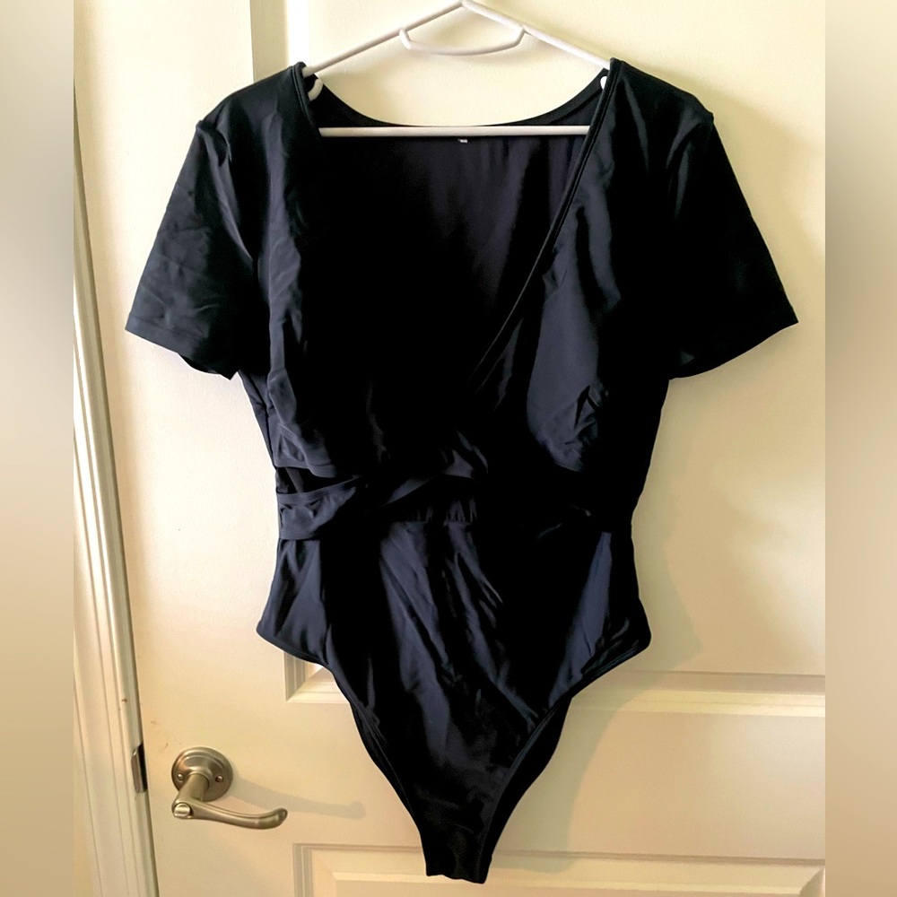 CUPSHE Crisscross Front Swimsuit Size XL